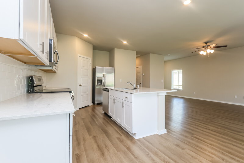 1,880/Mo, 624 Levine Ct Montgomery, TX 77316 Kitchen View 2