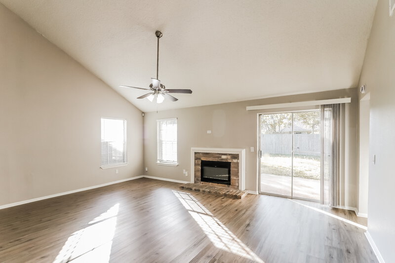 1,785/Mo, 19514 Glenway Falls Dr Katy, TX 77449 Living Room View