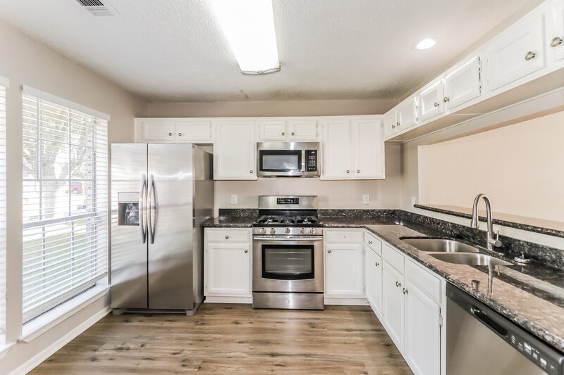 1,785/Mo, 19514 Glenway Falls Dr Katy, TX 77449 Kitchen View