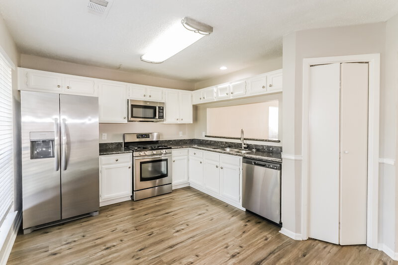 1,785/Mo, 19514 Glenway Falls Dr Katy, TX 77449 Kitchen View 2