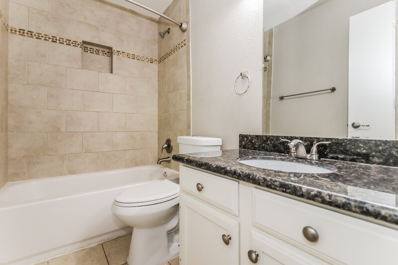 1,785/Mo, 19514 Glenway Falls Dr Katy, TX 77449 Main Bathroom View