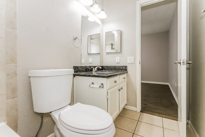 1,785/Mo, 19514 Glenway Falls Dr Katy, TX 77449 Main Bathroom View 2