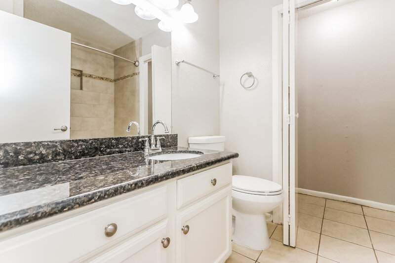 1,785/Mo, 19514 Glenway Falls Dr Katy, TX 77449 Bathroom View