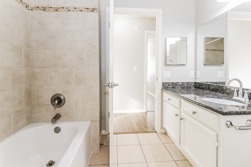 1,785/Mo, 19514 Glenway Falls Dr Katy, TX 77449 Bathroom View 2