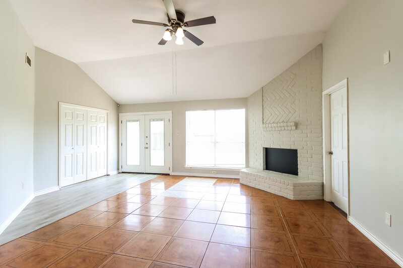 0/Mo, 5210 Kristen Ct Spring, TX 77373 Living Room View