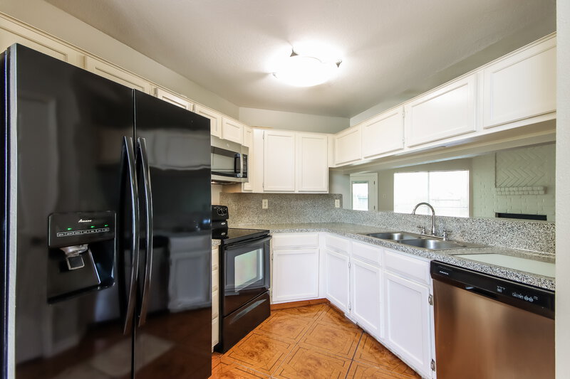 0/Mo, 5210 Kristen Ct Spring, TX 77373 Kitchen View