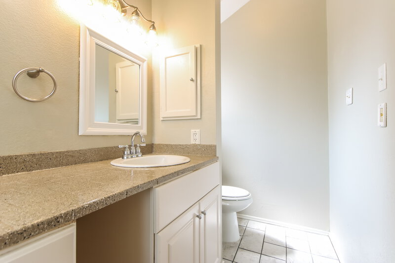0/Mo, 5210 Kristen Ct Spring, TX 77373 Bathroom View