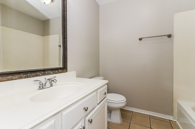 1,500/Mo, 19938 Sycamore Valley Dr Cypress, TX 77433 Bathroom View