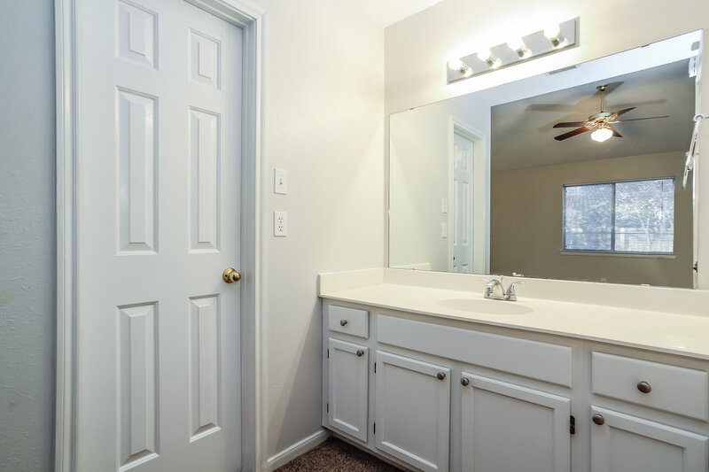 1,810/Mo, 31164 N Head Dr Spring, TX 77386 Bathroom View