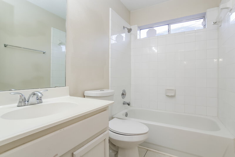 1,810/Mo, 31164 N Head Dr Spring, TX 77386 Bathroom View 2