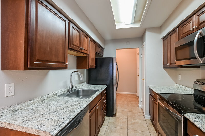 1,800/Mo, 7515 Pepperbrook Dr Houston, TX 77041 Kitchen View