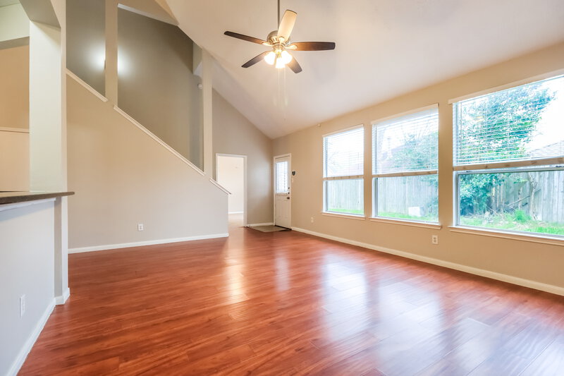 1,915/Mo, 19607 Cotton Creek Dr Tomball, TX 77375 Living Room View
