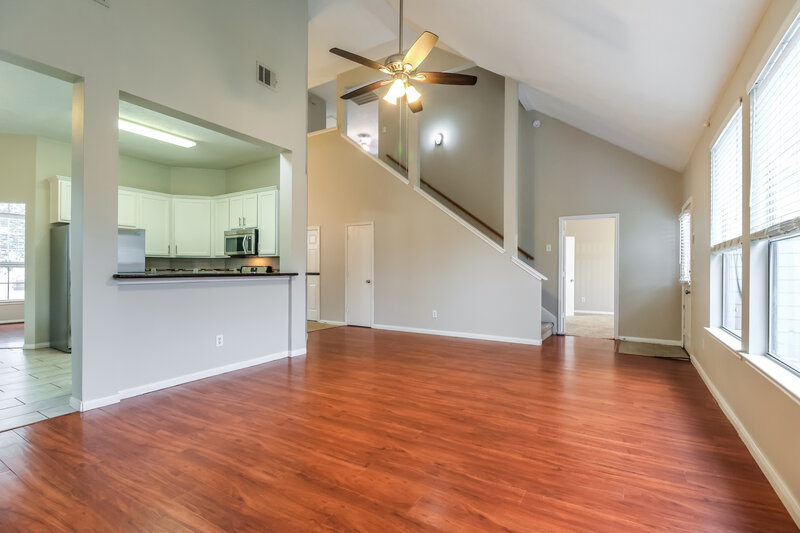1,915/Mo, 19607 Cotton Creek Dr Tomball, TX 77375 Living Room View 2