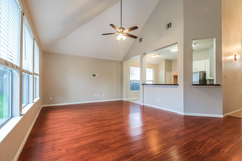 1,915/Mo, 19607 Cotton Creek Dr Tomball, TX 77375 Living Room View 3