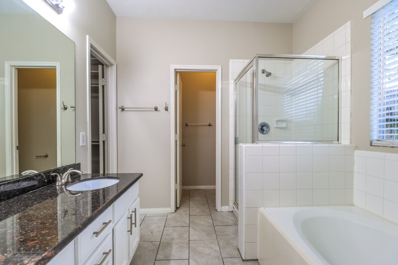 1,915/Mo, 19607 Cotton Creek Dr Tomball, TX 77375 Main Bathroom View