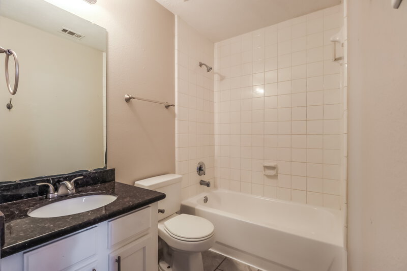 1,915/Mo, 19607 Cotton Creek Dr Tomball, TX 77375 Bathroom View