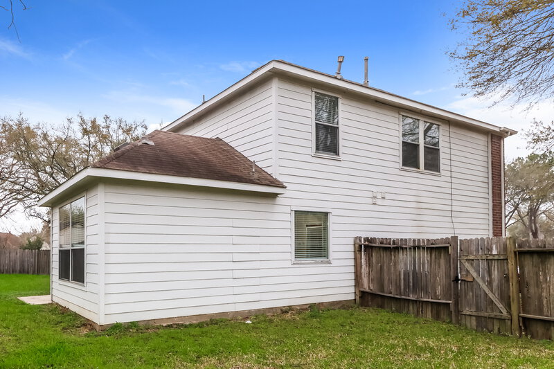 1,915/Mo, 19607 Cotton Creek Dr Tomball, TX 77375 Rear View