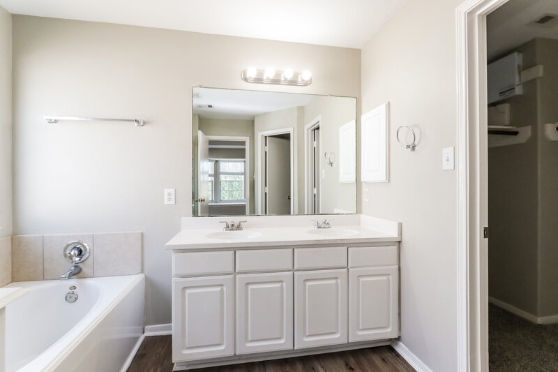 2,060/Mo, 24218 Bentgate Dr Spring, TX 77373 Main Bathroom View