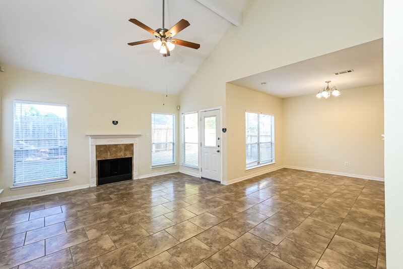 2,060/Mo, 13314 Chasworth Dr Houston, TX 77041 Living Room View