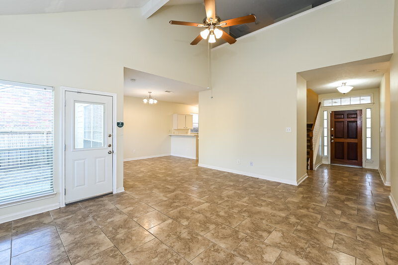 2,060/Mo, 13314 Chasworth Dr Houston, TX 77041 Living Room View 2