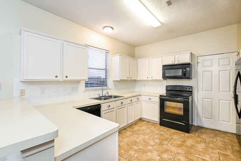 2,060/Mo, 13314 Chasworth Dr Houston, TX 77041 Kitchen View