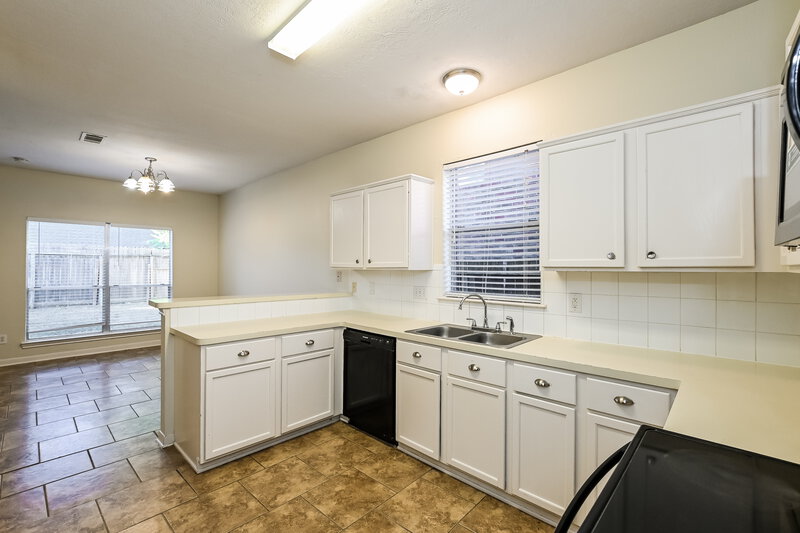 2,060/Mo, 13314 Chasworth Dr Houston, TX 77041 Kitchen View 2