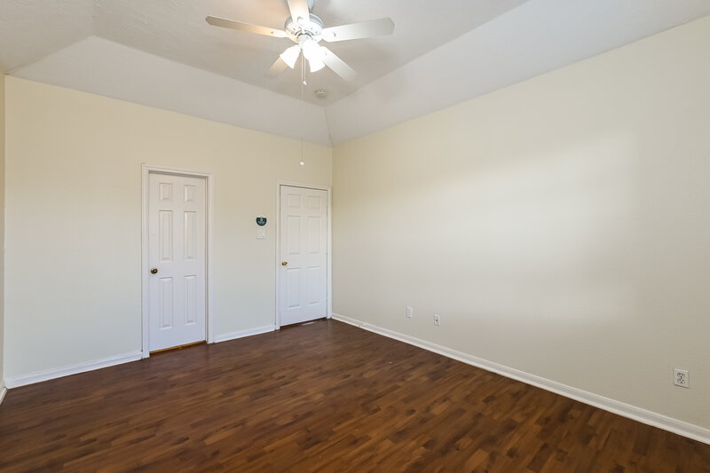 2,060/Mo, 13314 Chasworth Dr Houston, TX 77041 Main Bedroom View 2