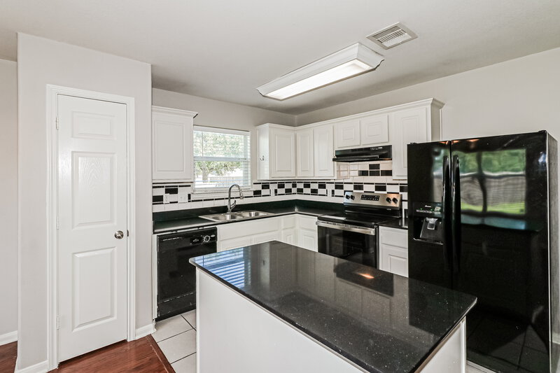 1,890/Mo, 7123 Northchase Ln Rosenberg, TX 77469 Kitchen View