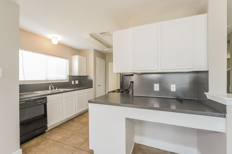 1,840/Mo, 19859 Hidden Shadow Ln Cypress, TX 77433 Kitchen View