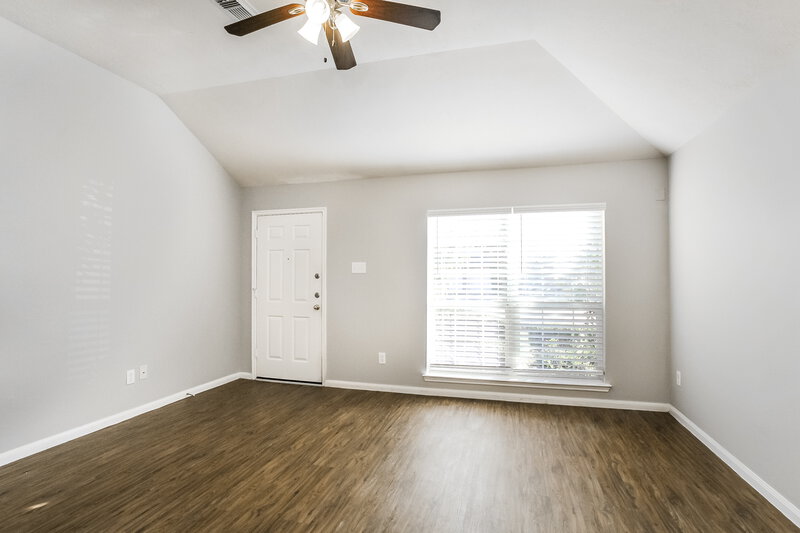 1,895/Mo, 19242 Hopeview Ct Katy, TX 77449 Living Room View 2