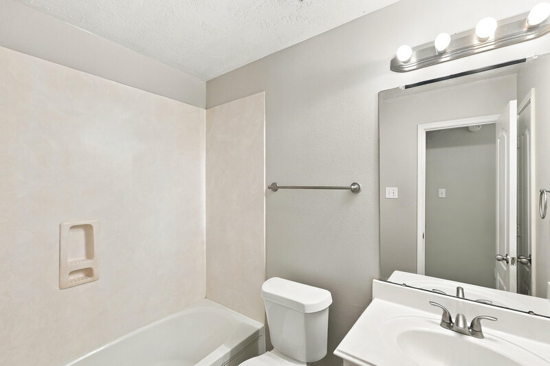 1,730/Mo, 19242 Hopeview Ct Katy, TX 77449 Bathroom View