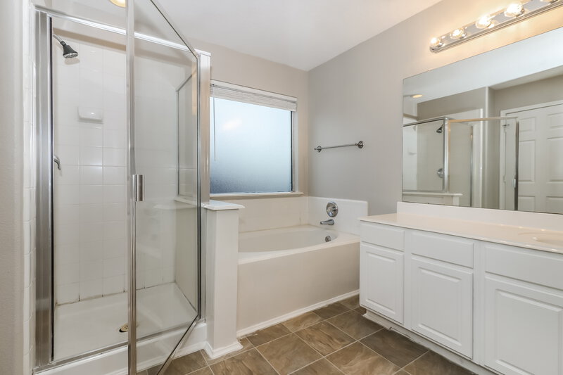 2,105/Mo, 12146 Landsdown Ridge Way Humble, TX 77346 Main Bathroom View