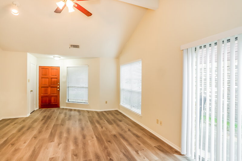 2,075/Mo, 1525 Miller Ave Katy, TX 77493 Living Room View 2