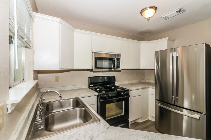 1,755/Mo, 1525 Miller Ave Katy, TX 77493 Kitchen View 2