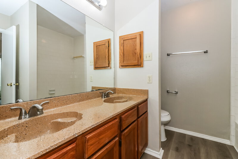1,755/Mo, 1525 Miller Ave Katy, TX 77493 Main Bathroom View