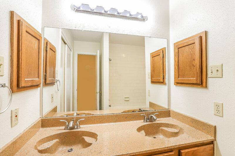 2,075/Mo, 1525 Miller Ave Katy, TX 77493 Main Bathroom View