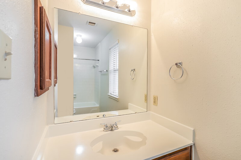2,075/Mo, 1525 Miller Ave Katy, TX 77493 Bathroom View