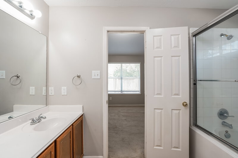 1,660/Mo, 19703 Byron Meadows Dr Katy, TX 77449 Main Bathroom View 2