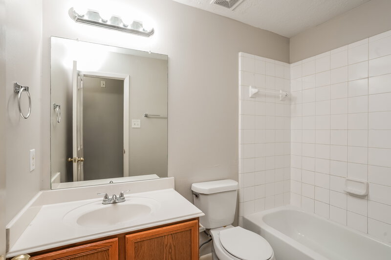 1,660/Mo, 19703 Byron Meadows Dr Katy, TX 77449 Bathroom View