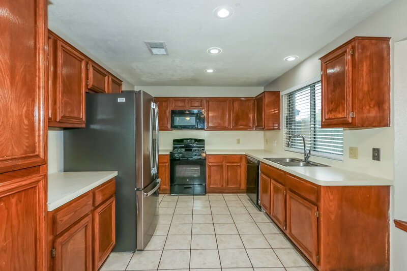 1,920/Mo, 9758 Overmead Dr Houston, TX 77065 Kitchen View 2