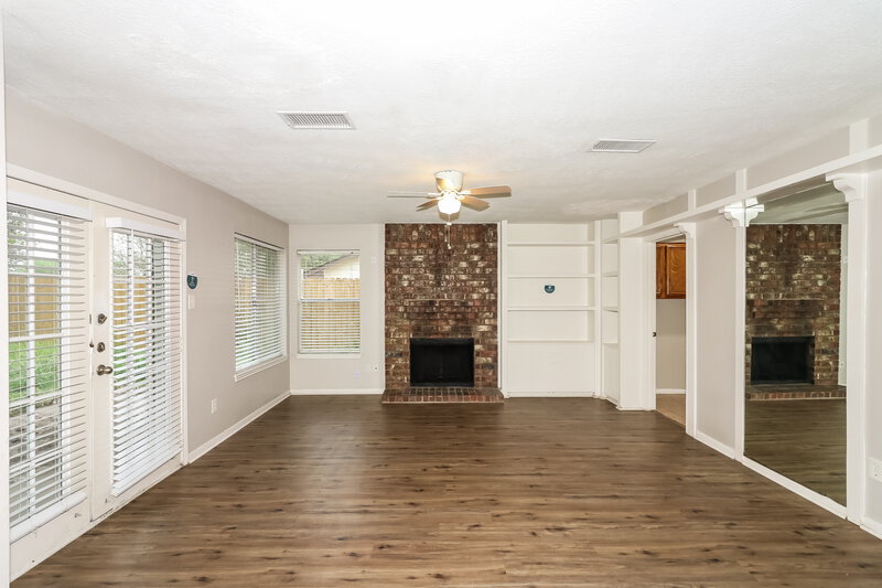 1,920/Mo, 9758 Overmead Dr Houston, TX 77065 Family Room View