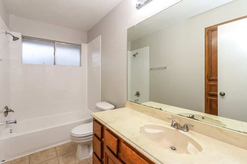 1,920/Mo, 9758 Overmead Dr Houston, TX 77065 Bathroom View