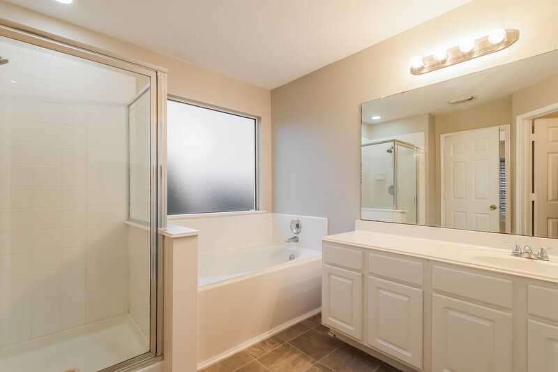 2,265/Mo, 12214 Landsdown Ridge Way Humble, TX 77346 Main Bathroom View