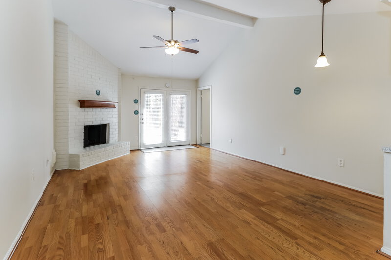 1,845/Mo, 84 Fallshire Dr The Woodlands, TX 77381 Living Room View