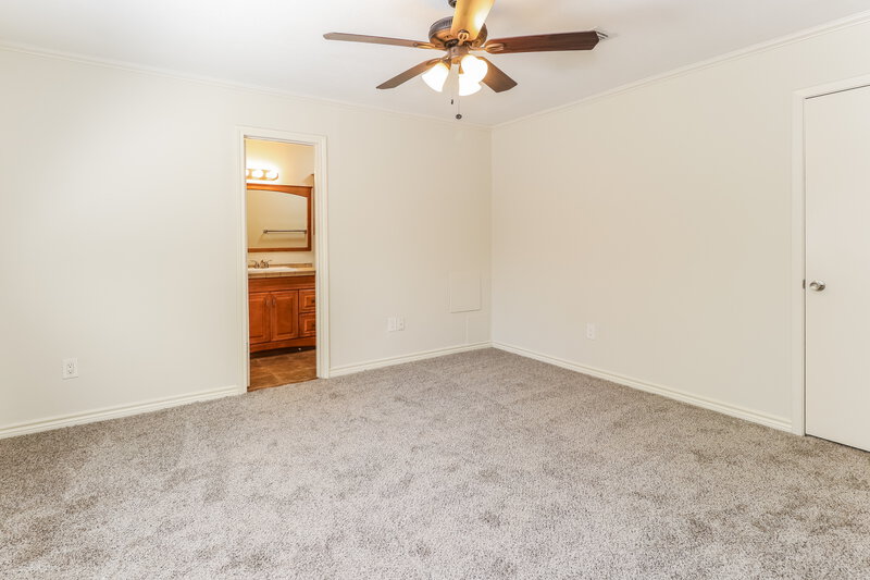 1,845/Mo, 84 Fallshire Dr The Woodlands, TX 77381 Main Bedroom View