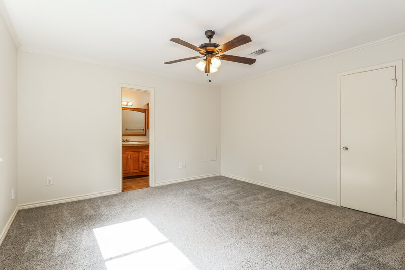 1,755/Mo, 84 Fallshire Dr The Woodlands, TX 77381 Main Bedroom View