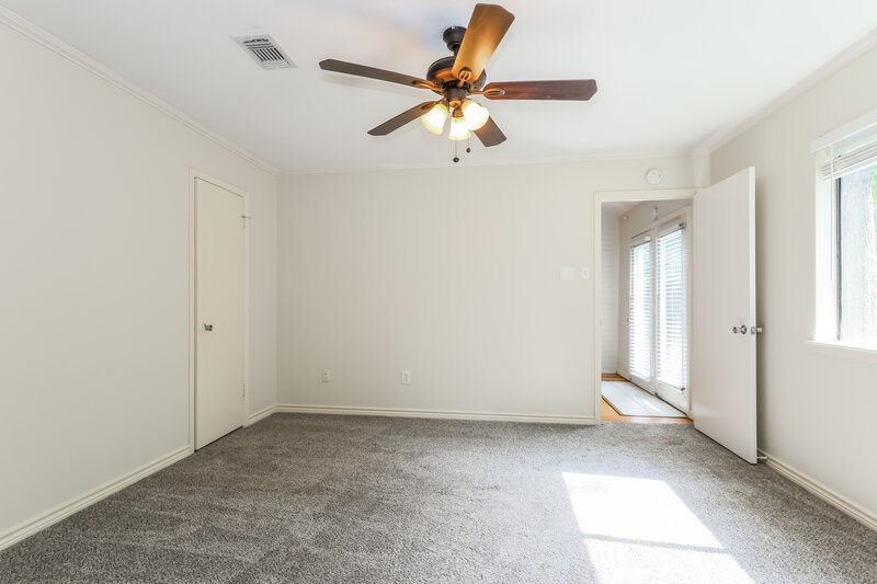 1,755/Mo, 84 Fallshire Dr The Woodlands, TX 77381 Main Bedroom View 2
