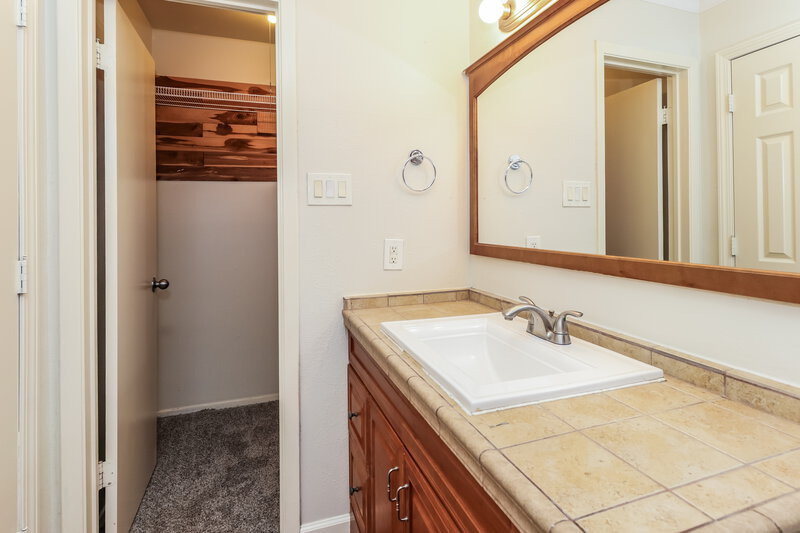 1,845/Mo, 84 Fallshire Dr The Woodlands, TX 77381 Bathroom View