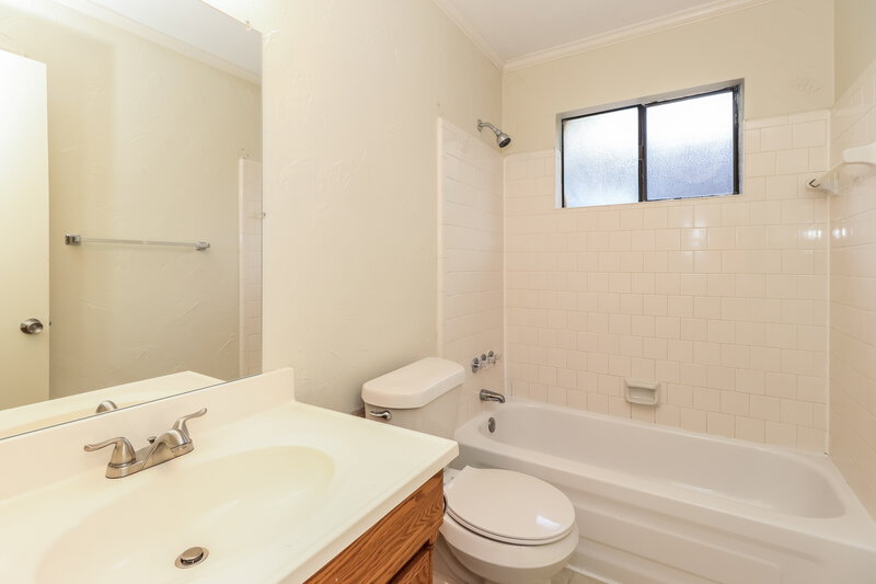 1,845/Mo, 84 Fallshire Dr The Woodlands, TX 77381 Bathroom View 2