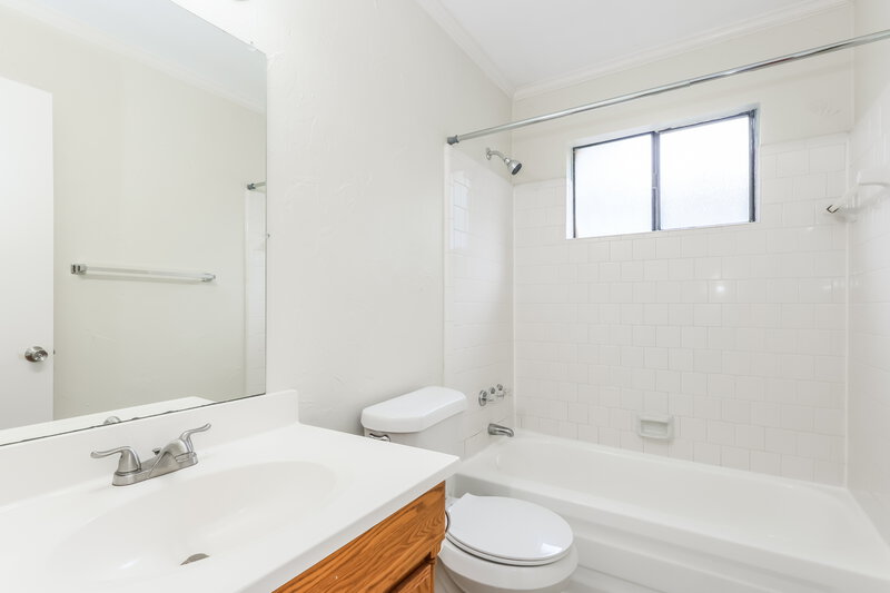 1,755/Mo, 84 Fallshire Dr The Woodlands, TX 77381 Bathroom View